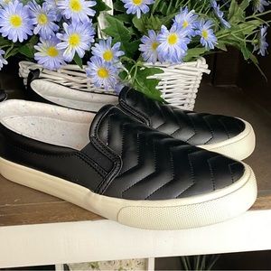 Girls' Nellie Slip-On Sneakers - Cat & Jack